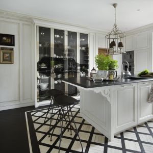 Biała kuchnia w klasycznym stylu. 20 pięknych zdjęć