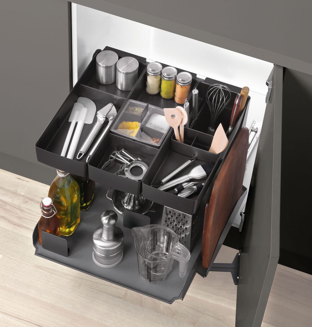 10 pomysłów na wyposażenie szafek w kuchni. Fot. Peka