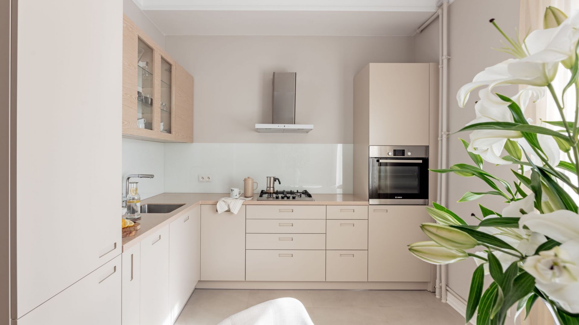 Kuchnia w mieszkaniu. 12 pomysłów na urządzenie. Projekt Finch Studio