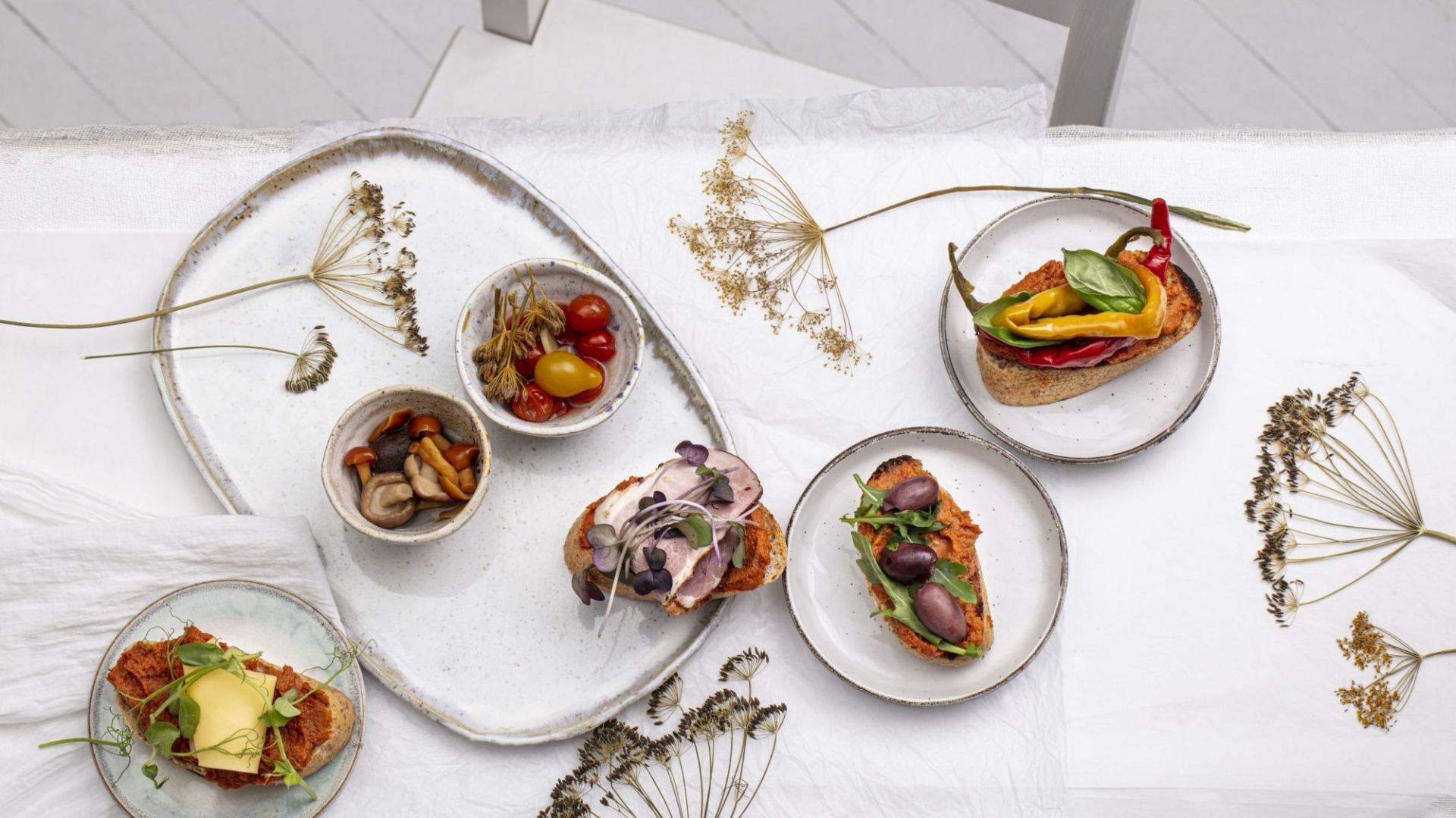 Kanapeczki w stylu finger food z pastą warzywno-mięsną. Fot. ZM Pekpol
