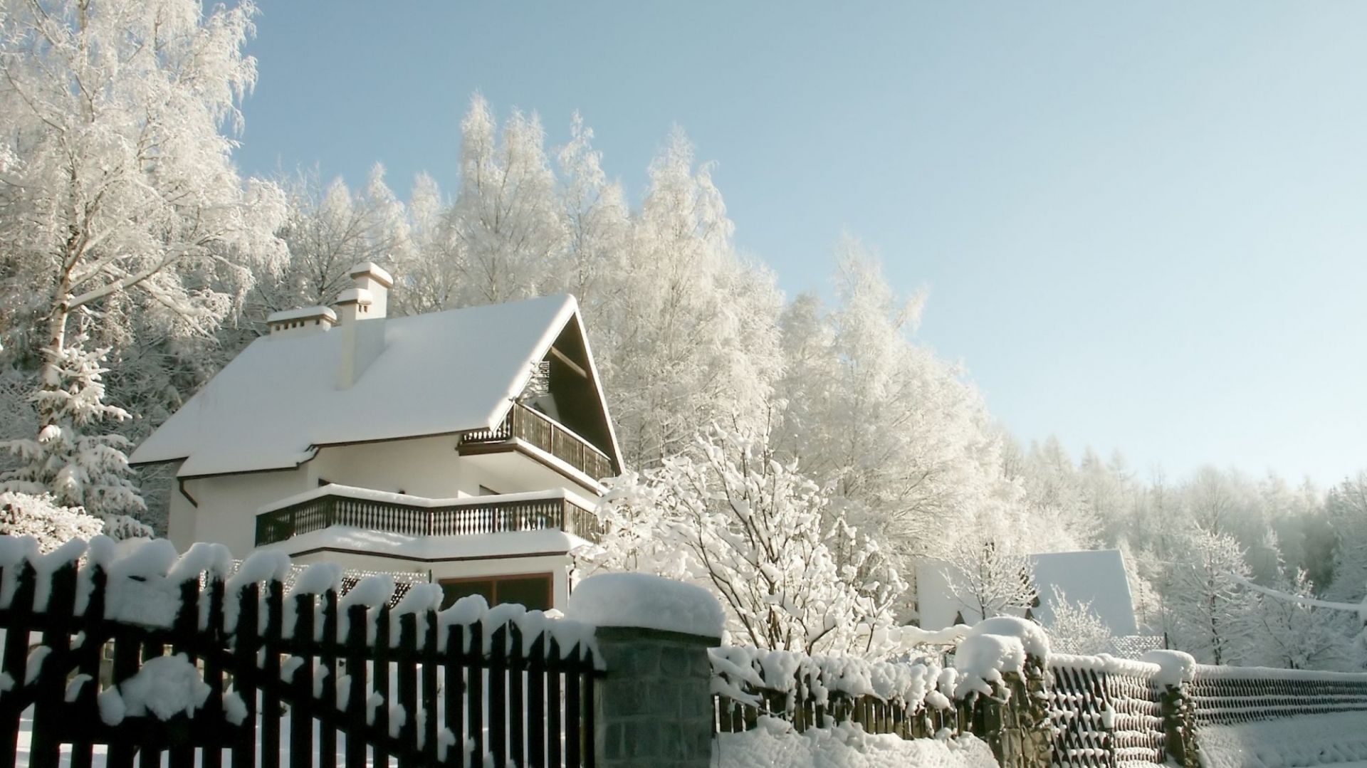 Jak przygotować dom na działce do zimy? Poradnik