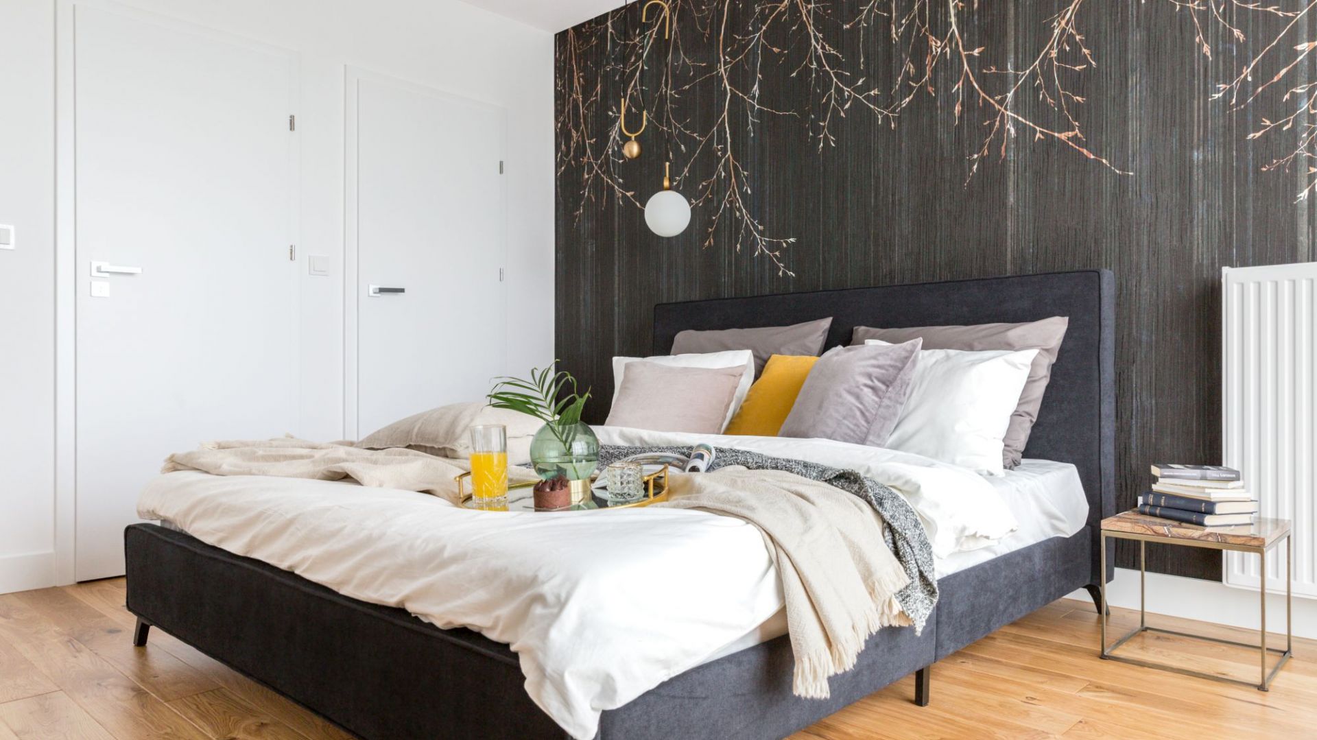 Piękna i funkcjonalna sypialnia. Projekt i zdjęcia Decoroom 1.jpg