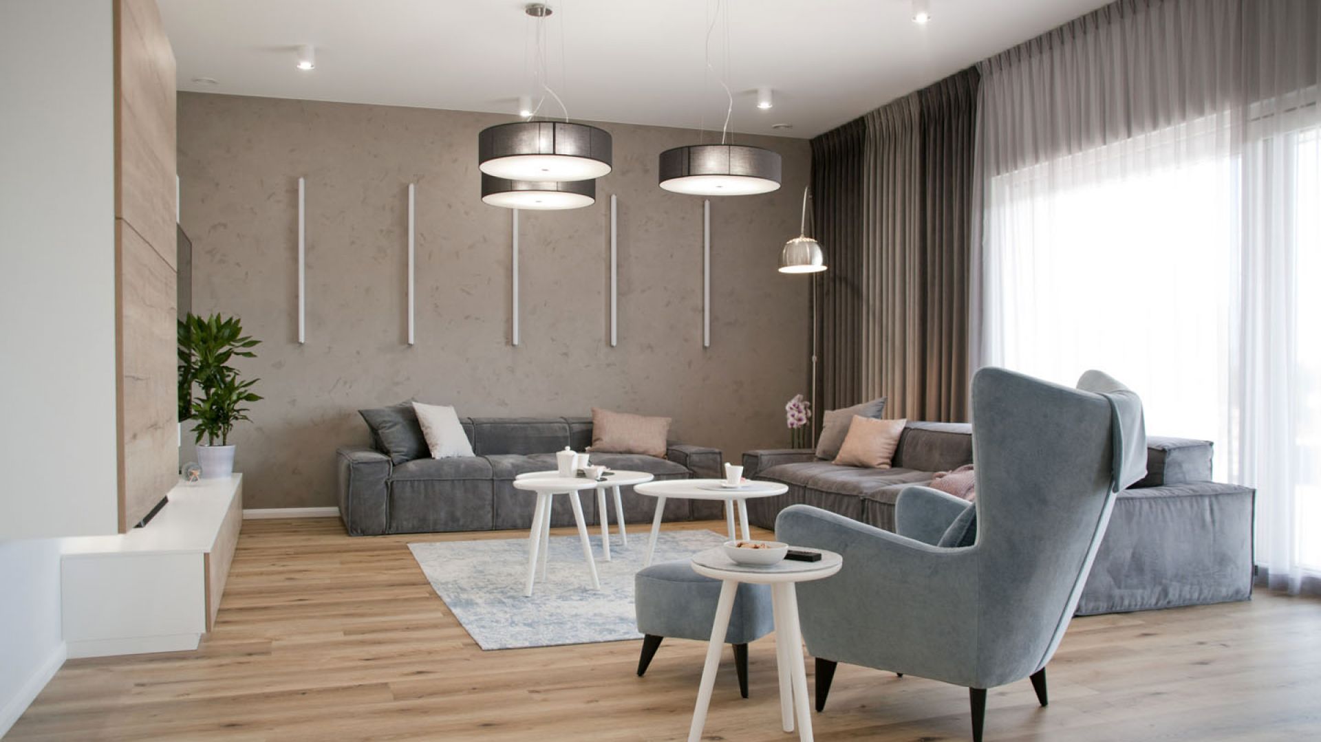 Nowoczesny, parterowy dom pod Łodzią o powierzchni blisko 200 metrów kwadratowych. Projekt: arch. Ewelina Mikulska-Ignaczak, Mikulska Studio. Fot. Jakub Ignaczak, K1M1