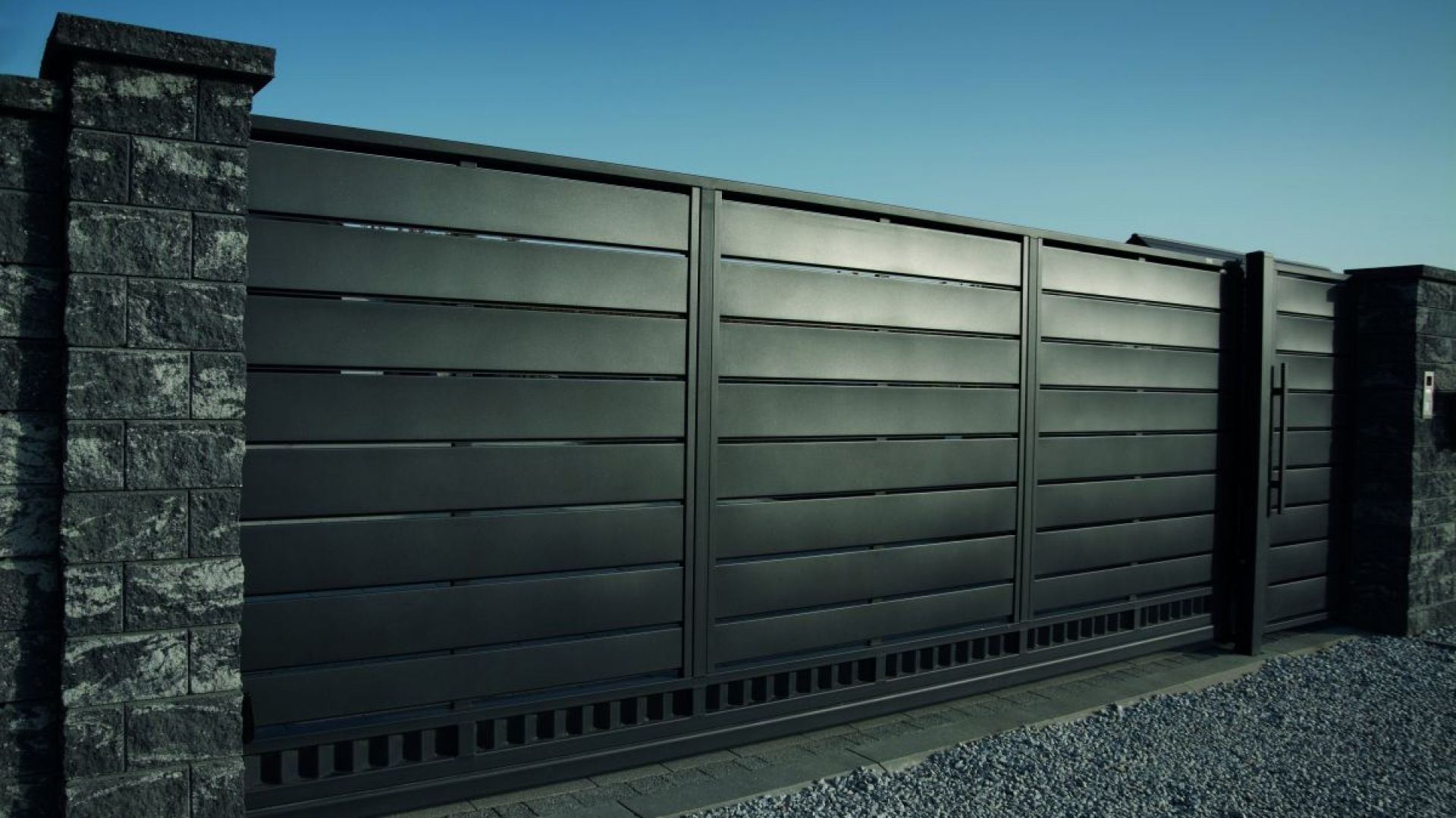 Minimalistyczny design linii Trawertyn jest inspirowany współczesną architekturą. Fot. Plast Met Systemy Ogrodzeniowe
