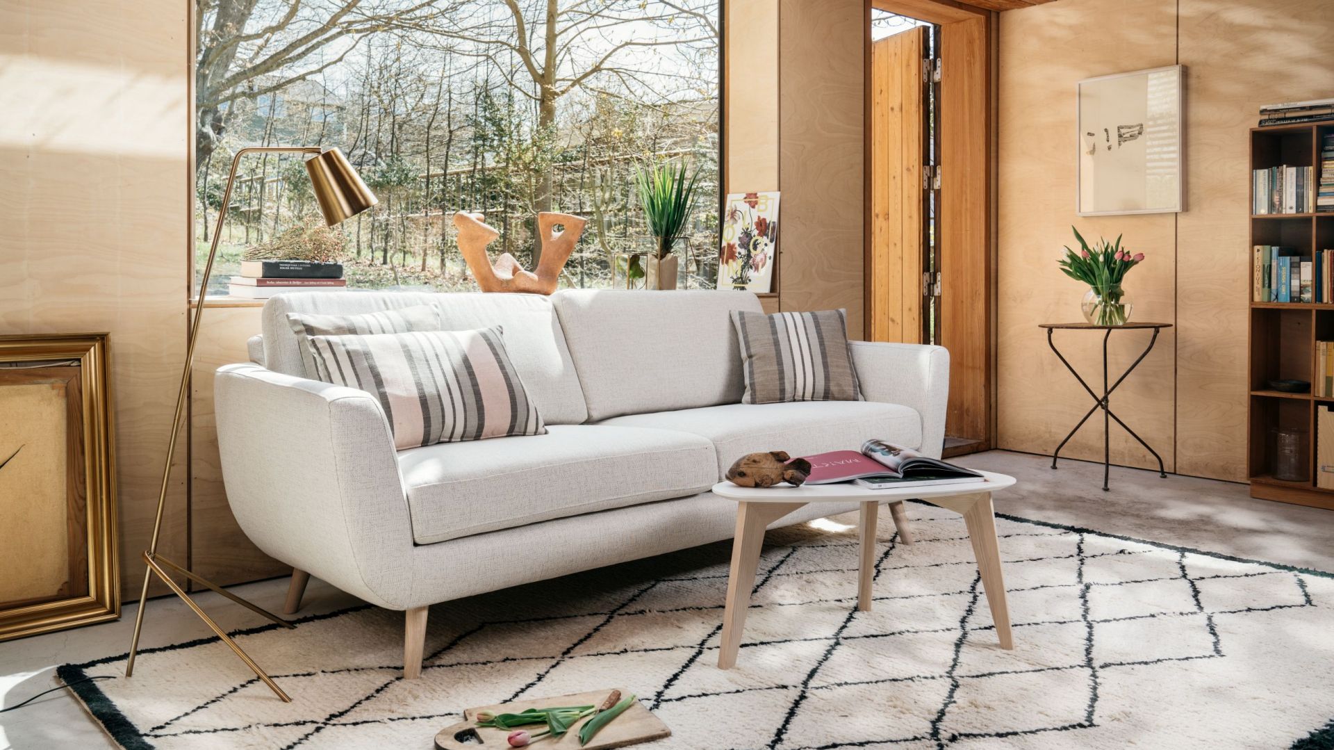 Meble w stylu skandynawskim. Sofa Smile 3-osobowa. Fot. MTI-Furninova