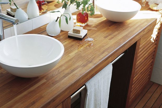 Drewno w łazience: poznaj sposoby na jego zabezpieczenie