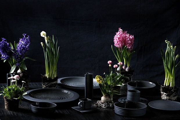 Designerska porcelana - w awangardowej czerni