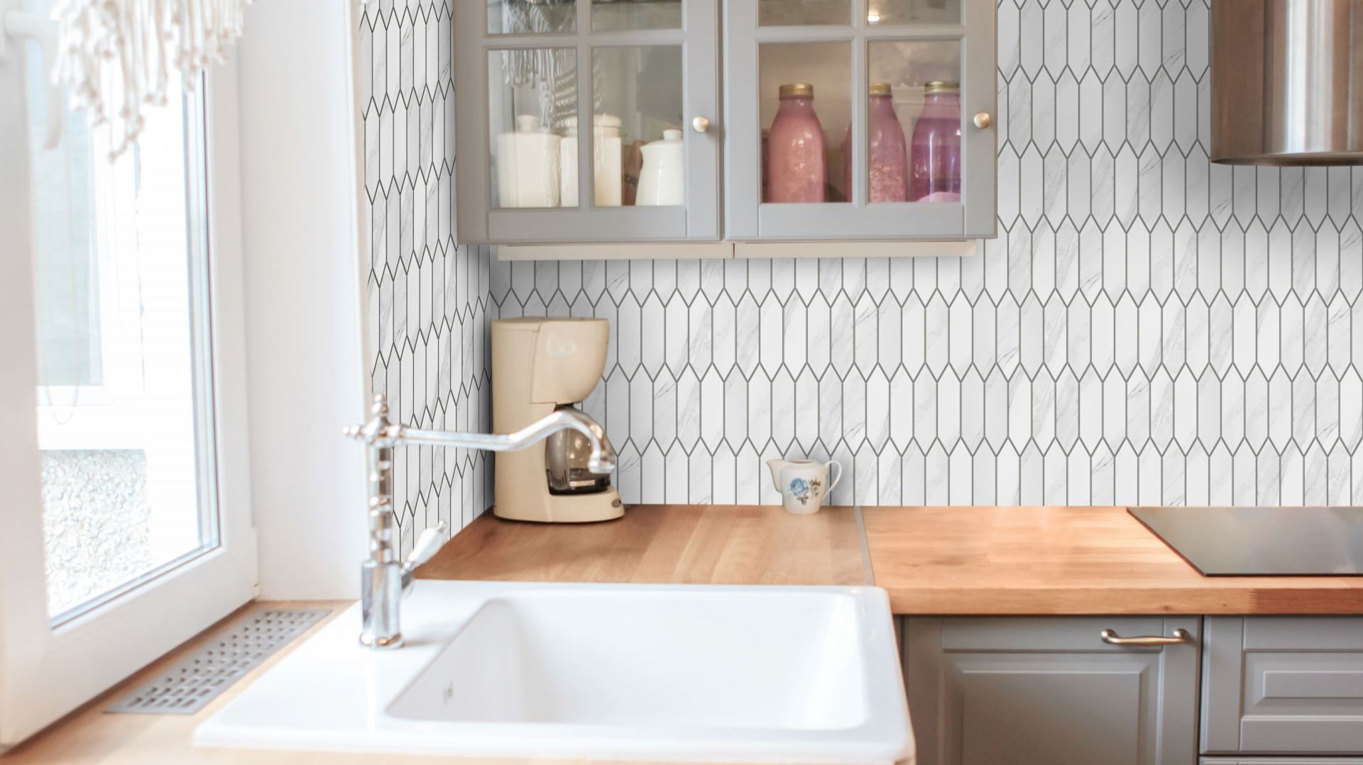Heksalong Marble Mat - kolekcja mozaiki Marble. Produkt zgłoszony do konkursu Kuchnia - Wybór Roku 2020.