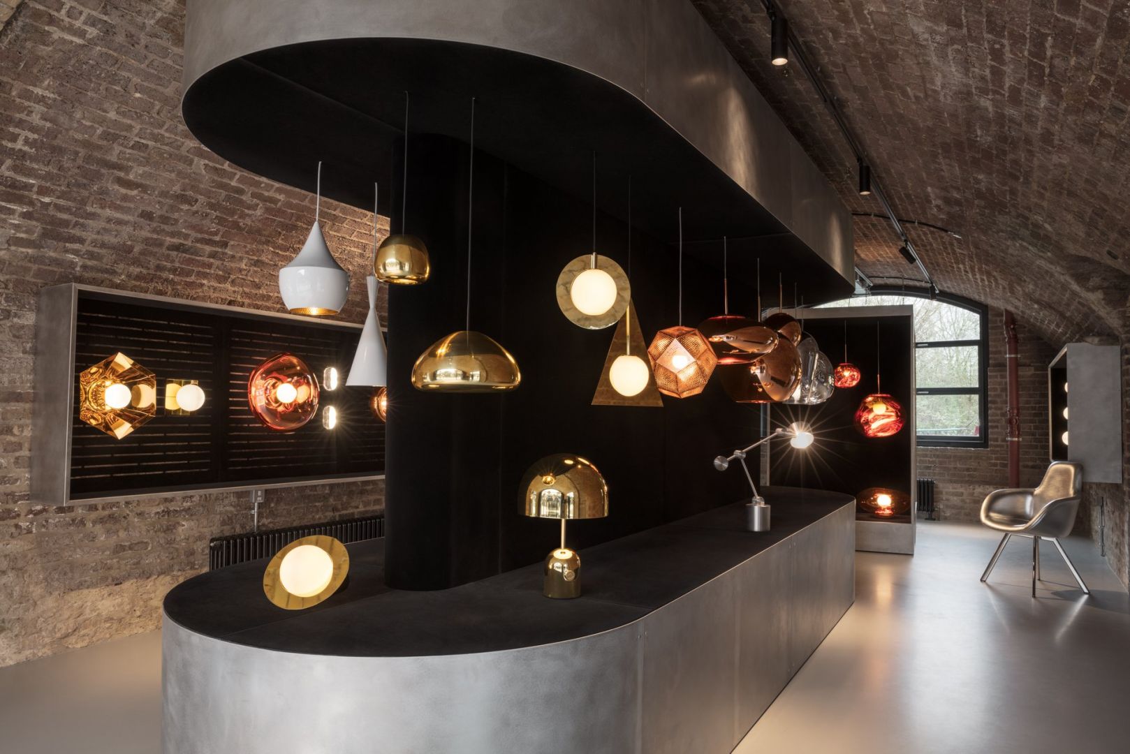 Aluminium w branży meblarskiej. Fot. Tom Dixon Studios