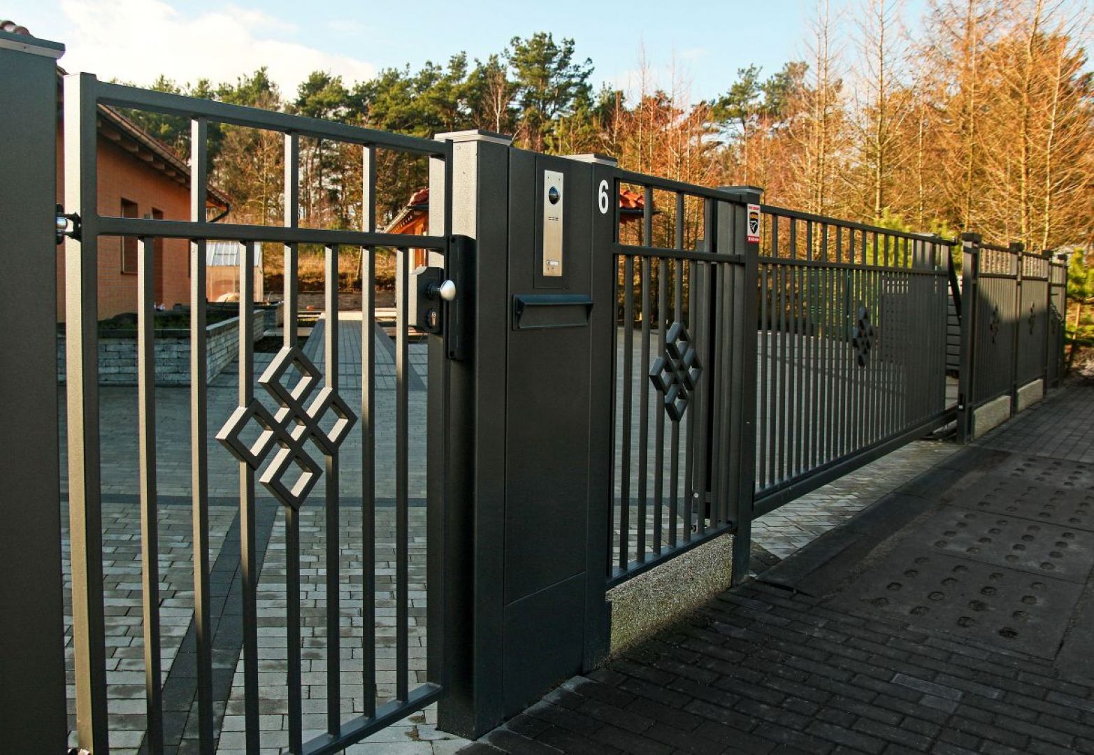 Nowoczesna automatyka domowa: Centerbox. Fot. Plast-Met Systemy Ogrodzeniowe