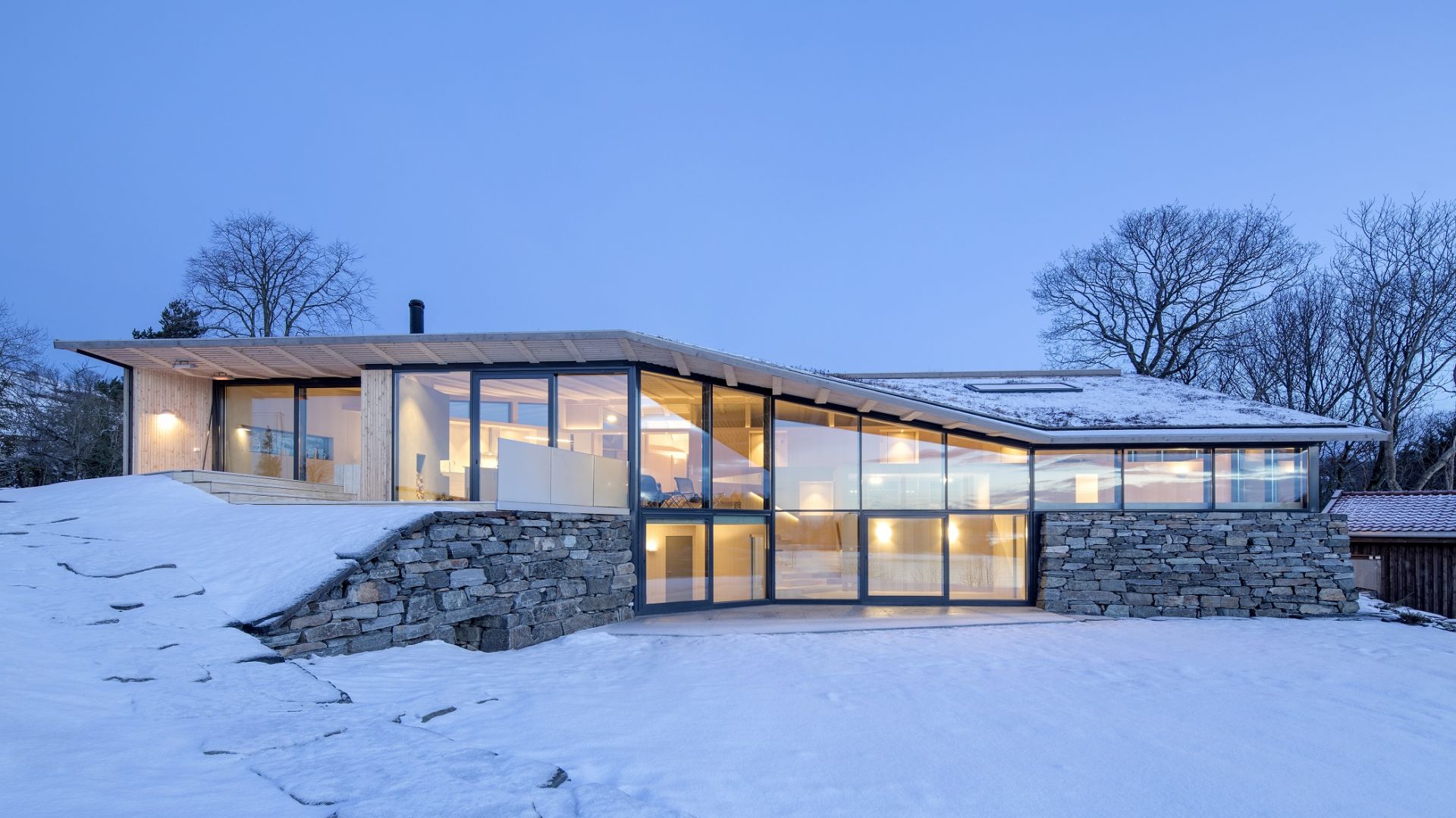 Projekt domku letniego Summer House Reilstad zdobył nagrodę „Glass Award 2019”. Wykorzystano w nim Pilkington Suncool™ 70/35. Fot. Pilkington