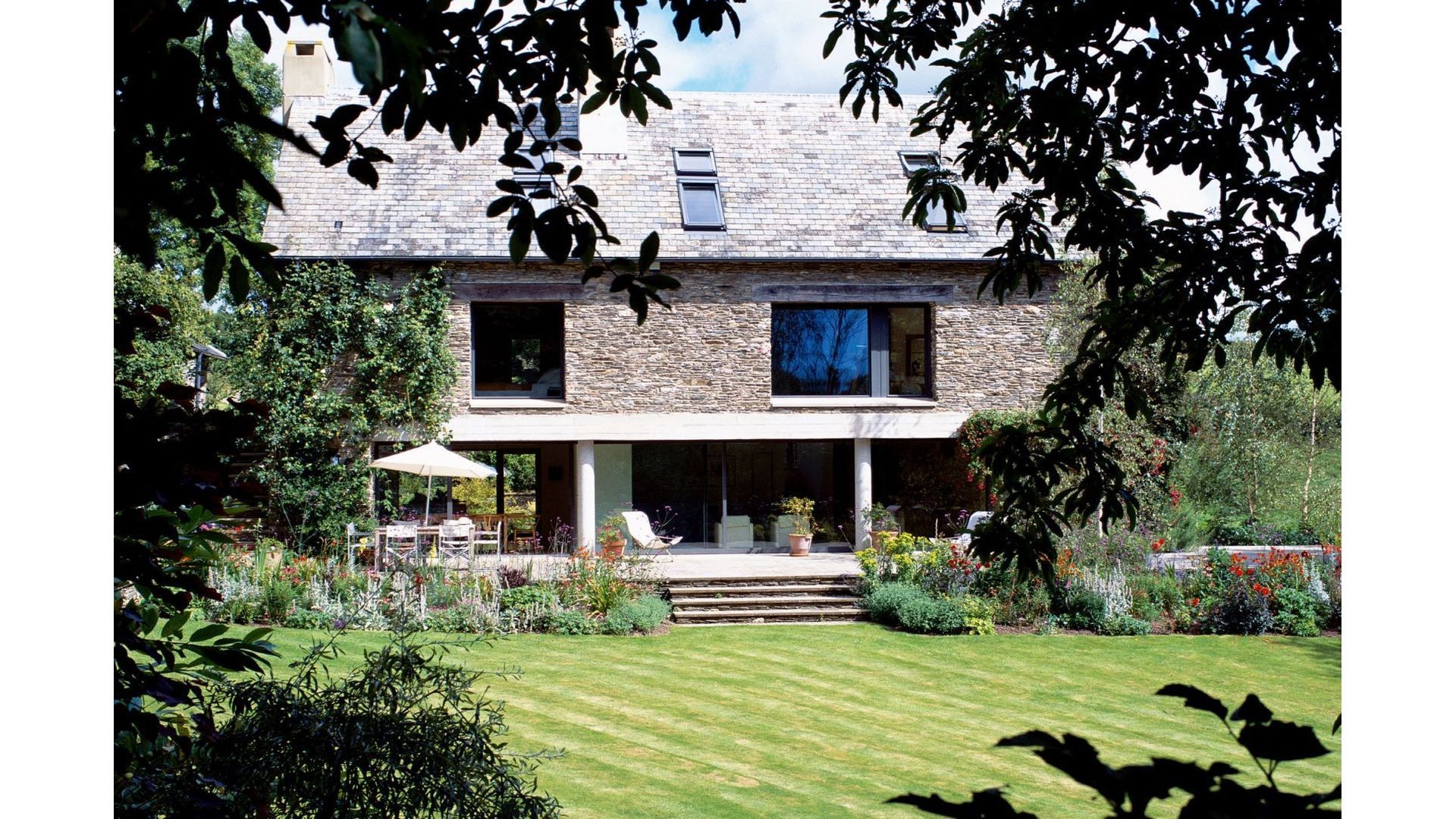 W otoczeniu domu nie brakuje tarasów. Architekt: McLean Quinlan