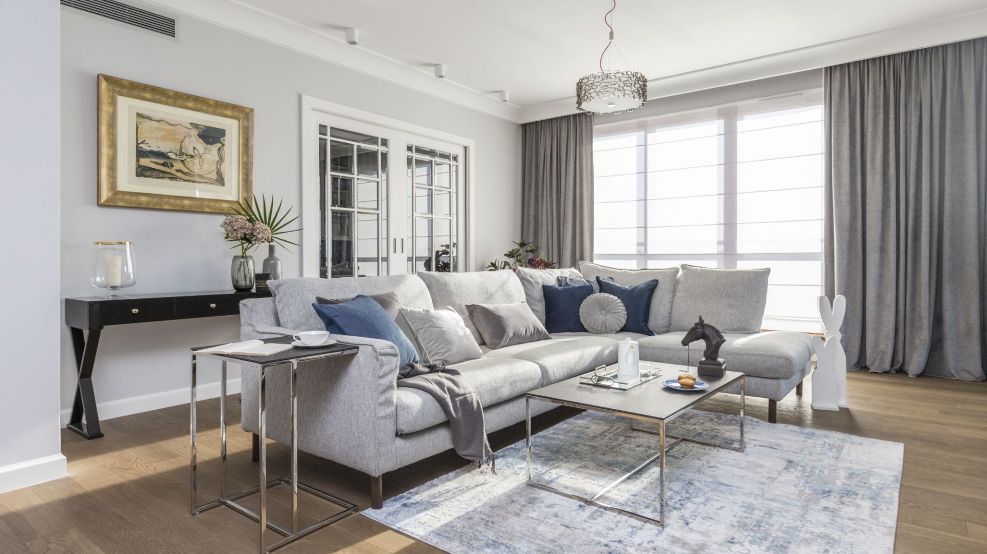 Jasne mieszkanie. Piękne wnętrze w stylu Hamptons. Projekt: Decoroom. Fot.Pion Poziom