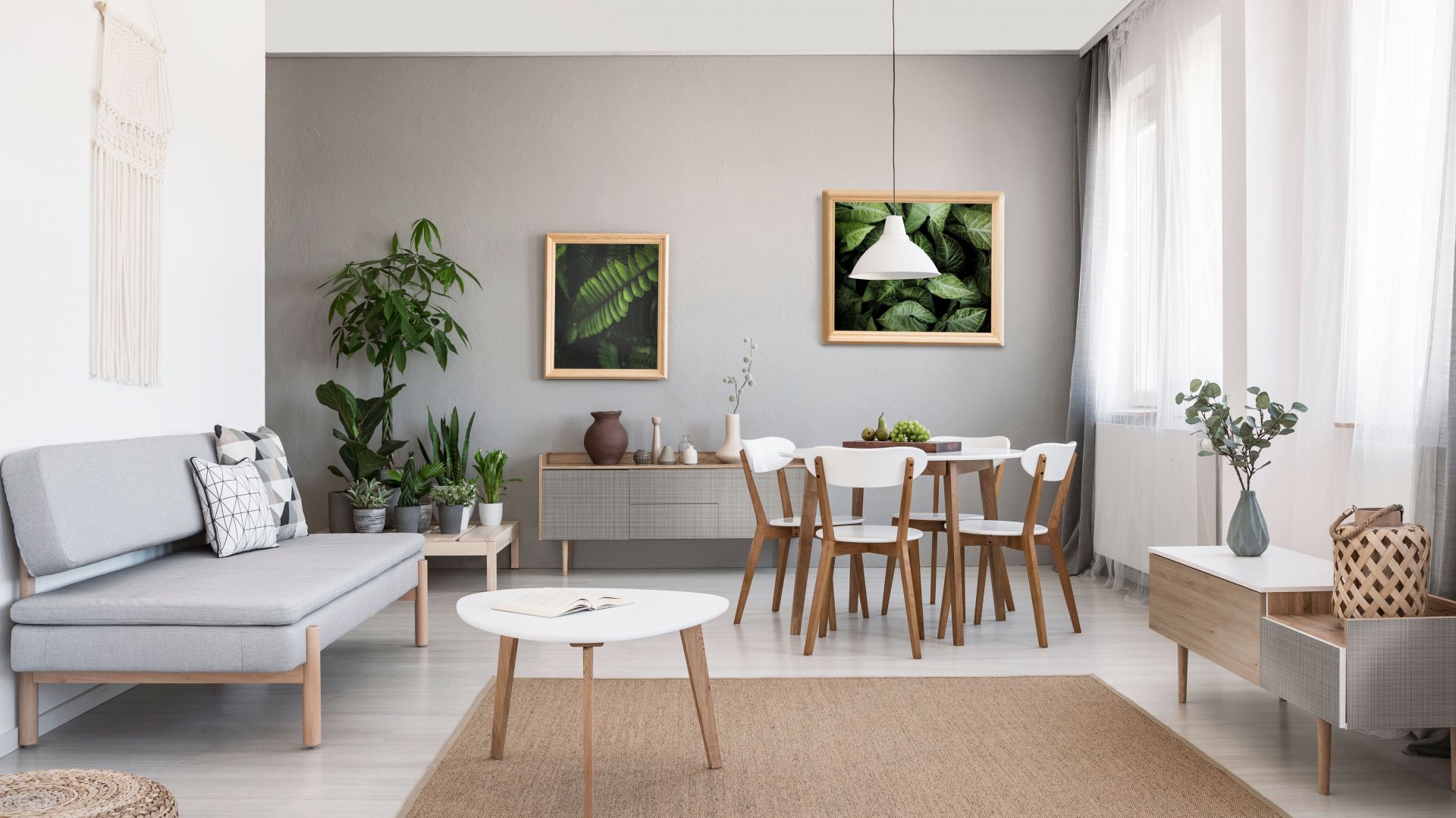 Biophilic design - wnętrze w duchu bliskości z naturą. Dekor Caroline imitujący dzianinę nada wnętrzu przytulności i łagodności, które sprzyjają wypoczynkowi. fot. materiały prasowe Pfleiderer