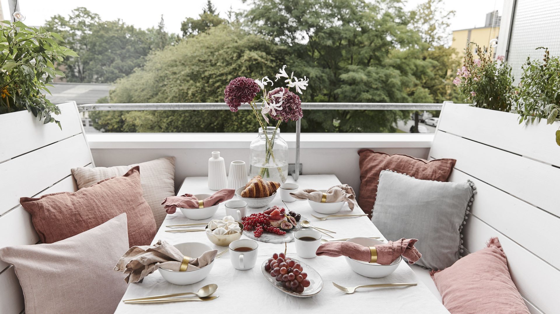 Urządzamy balkon. Pastelowy i romantyczny. Fot. WestwingNow