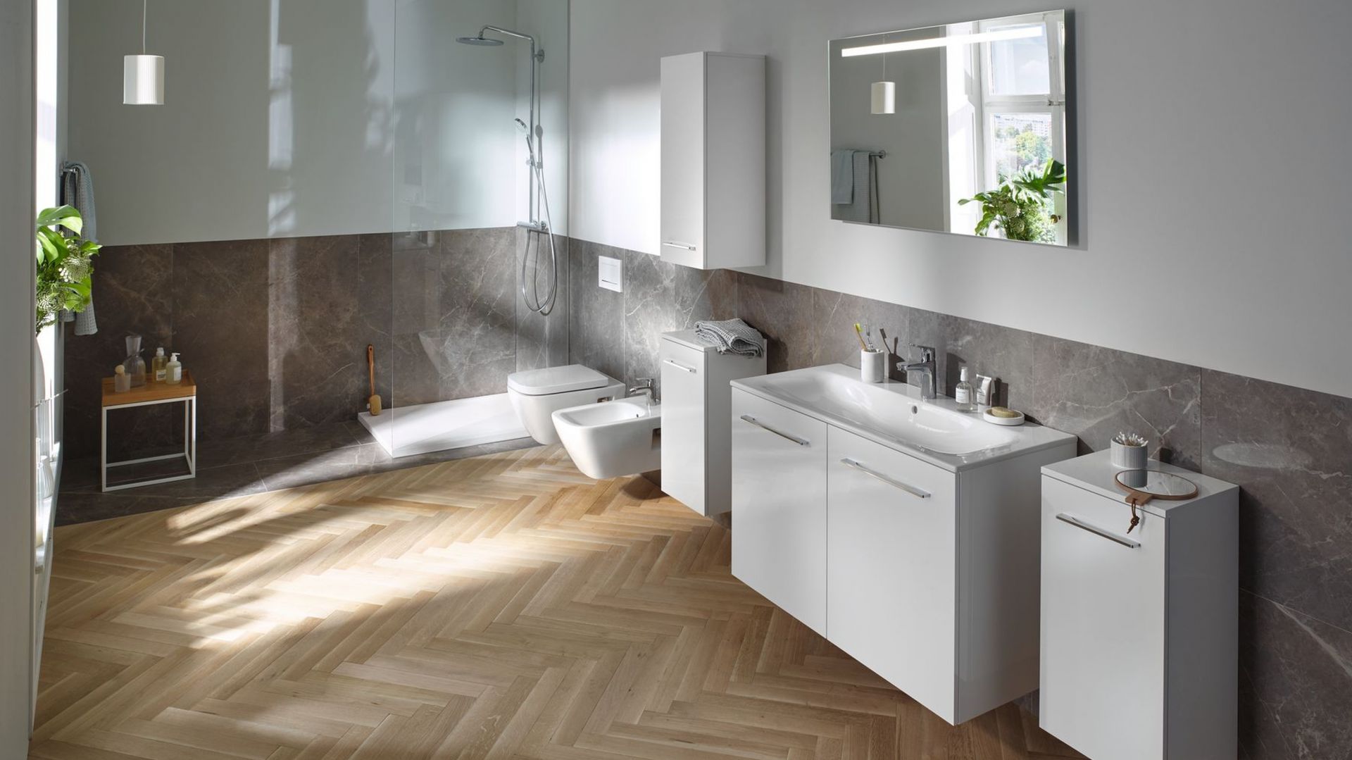 Perfekcyjnie urządzona łazienka z nową ceramiką