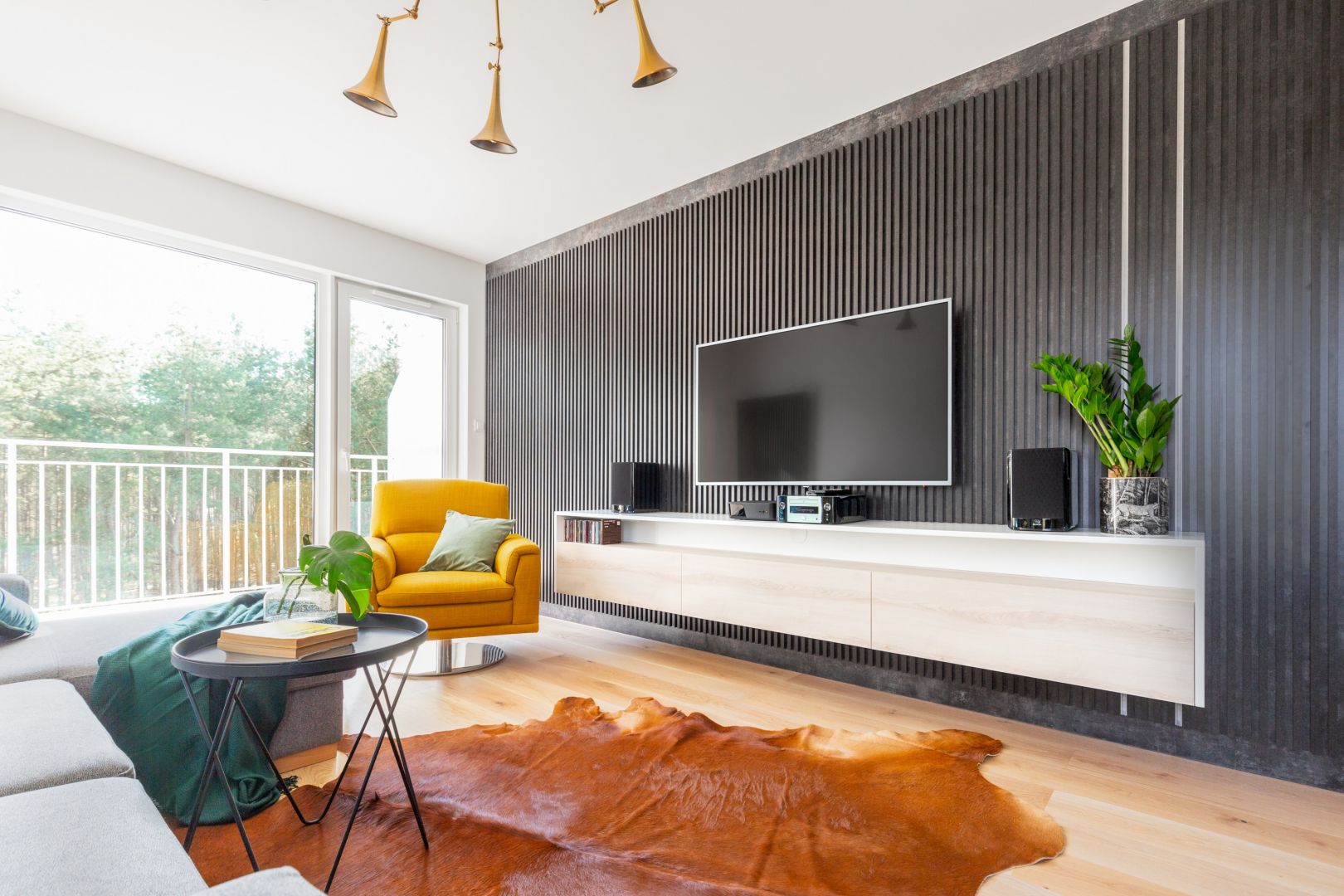 Ściana z TV. Najciekawsze propozycje aranżacji. Projekt gama design współ. Joanna Rej fot Pion Poziom