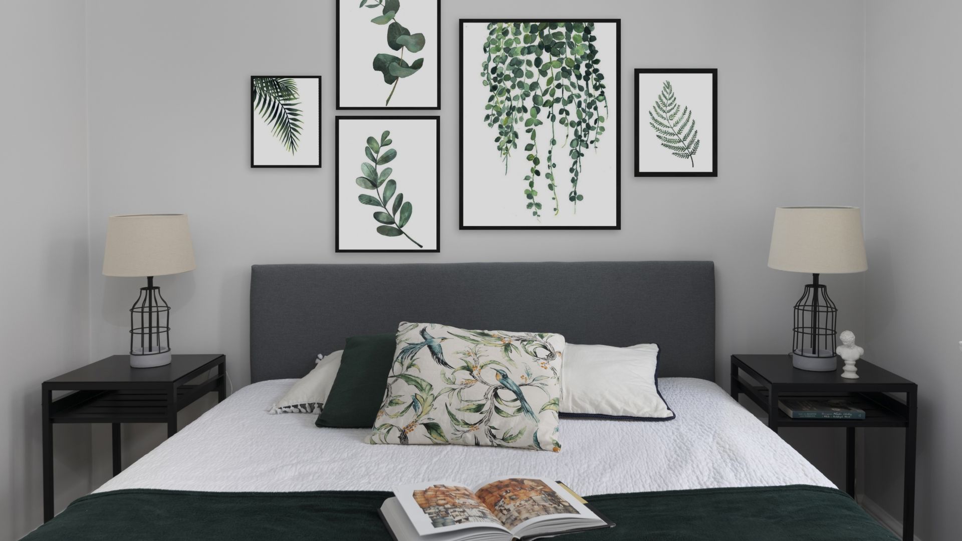 Wnętrze pełne zieleni. Projekt mieszkania w kamienicy. Projekt Decoroom. Fot Mateusz Pawelski
