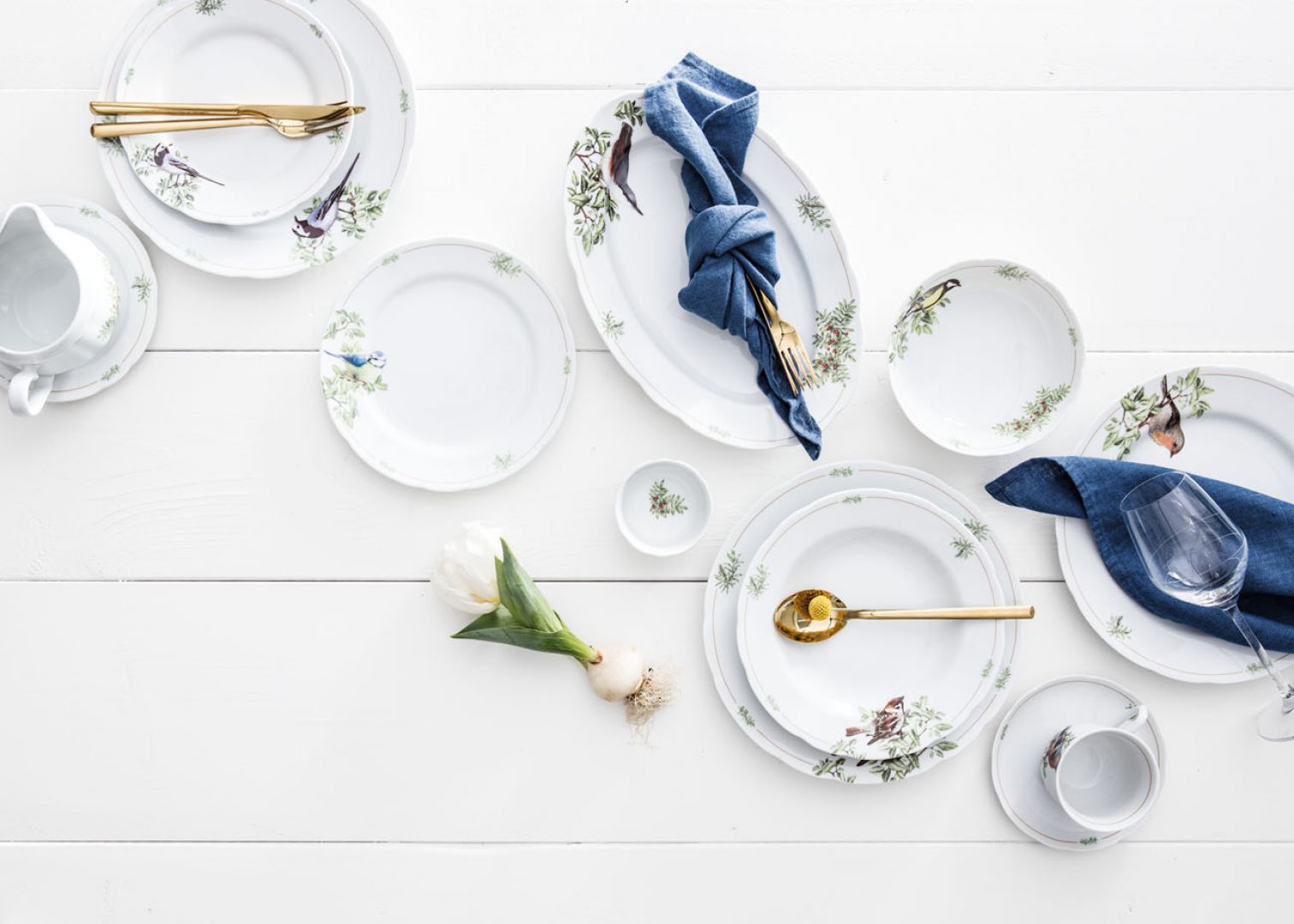 Piękna porcelana z kwiatowym wzorem. Fot. Fyrklovern