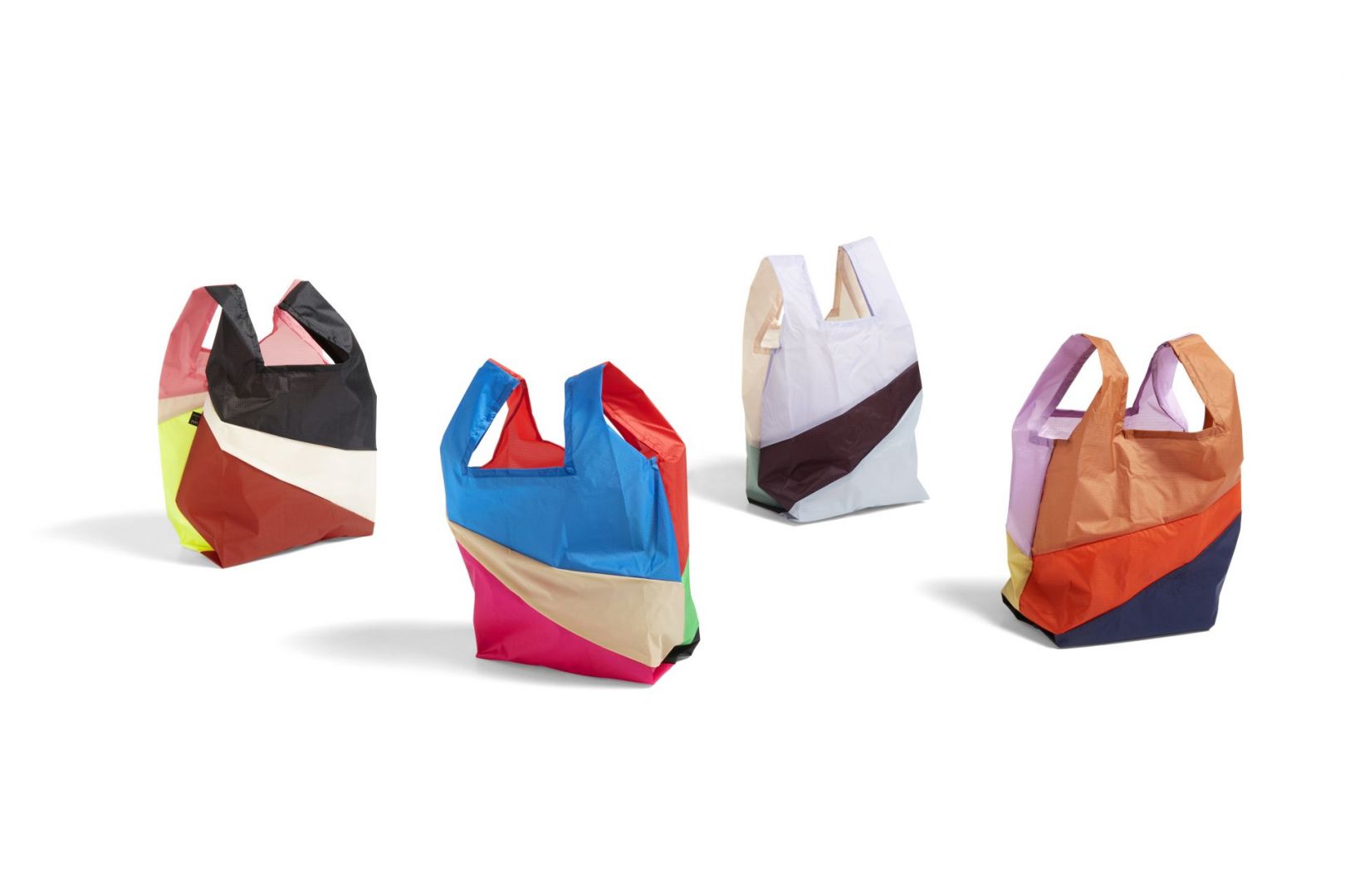 Six-Colour-Bag –kolorowy projekt dla marki Hay. Fascynacja barwami i strukturami ubrana w formę „zwykłej” torby na zakupy. Zdjęcia: archiwum Bertjan Pot Studio