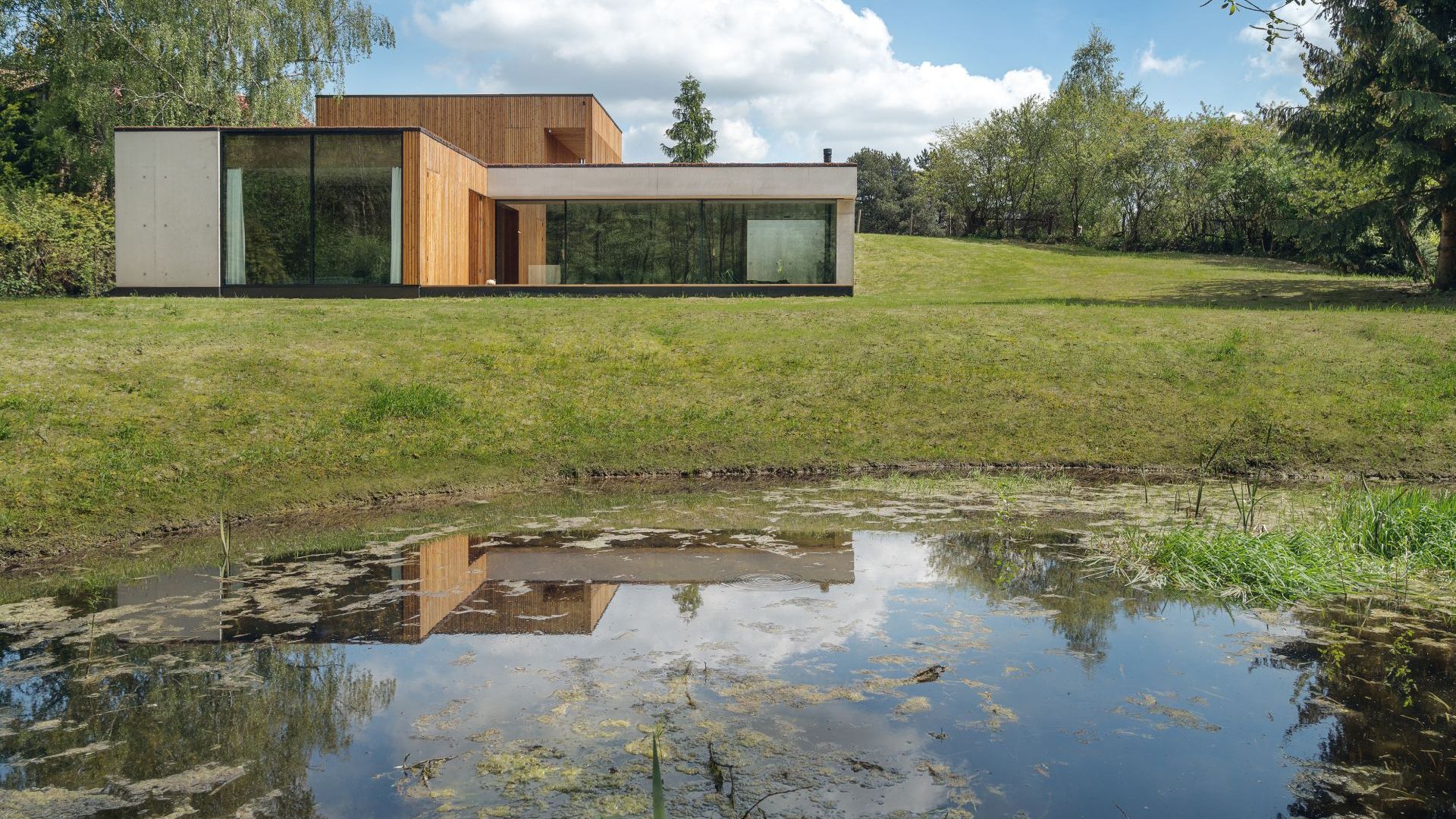 Projekt domu: Studio de.materia, główny architekt: Adam Wysocki. Zdjęcia: Tom Kurek