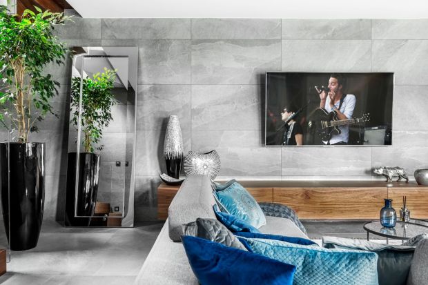Ściana z tv: najpopularniejsze aranżacje ściany z telewizorem w salonie