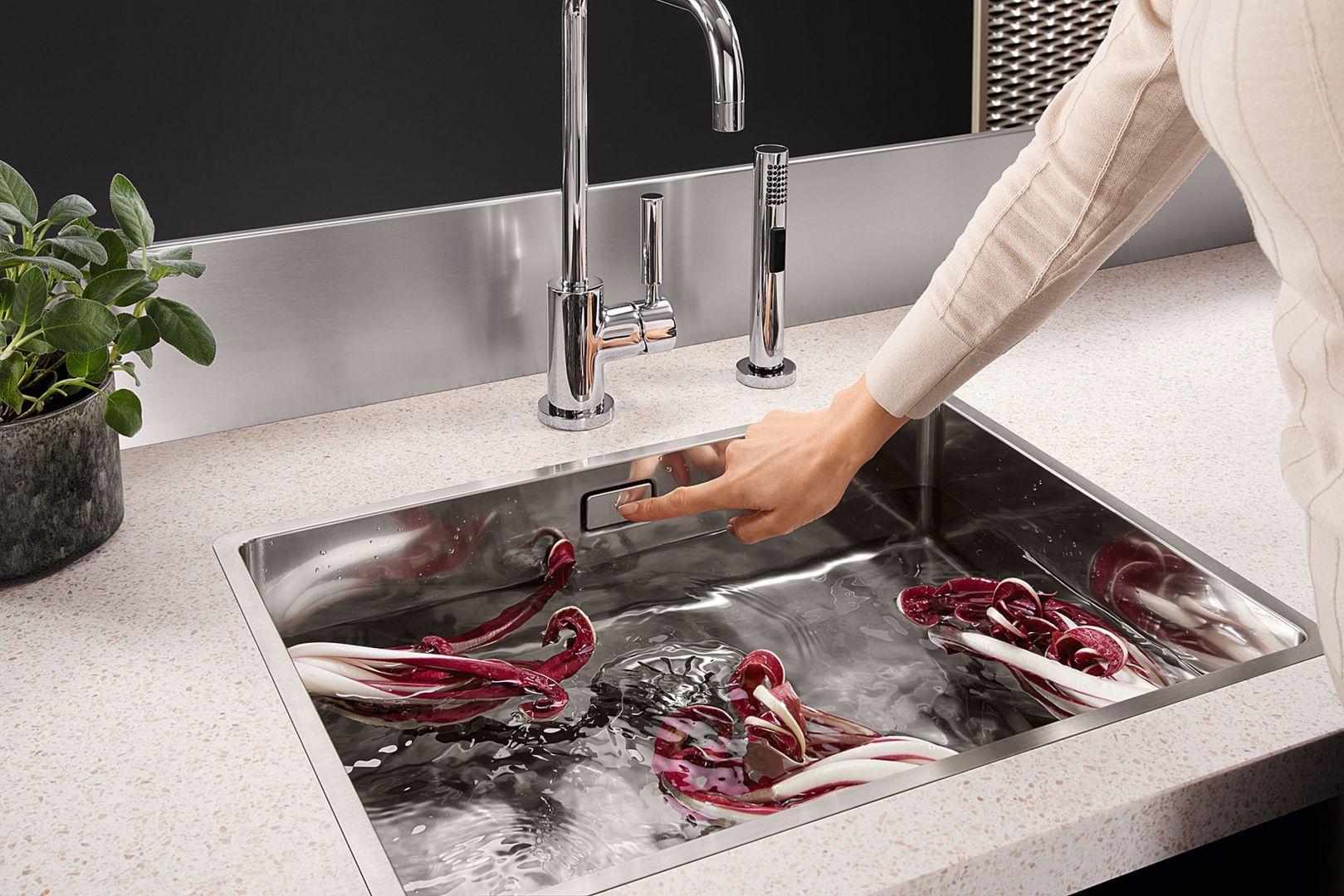 Nowoczesna strefa zmywania. Fot. Dornbracht New kitchen sinks