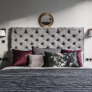 Tapicerowany zagłówek - klasyczny czy nowoczesny? 10 pomysłów na łóżko do sypialni. Projekt Magma. Fot. Fotomohito