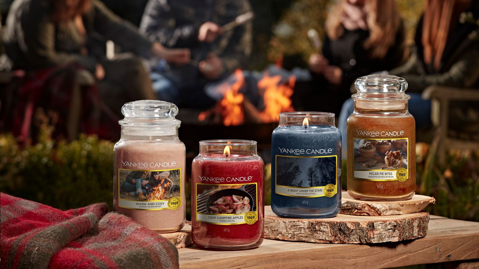 Kolekcja Campfire Nights zaprasza do spędzenia letnich wieczorów z rodziną i przyjaciółmi pod rozgwieżdżonym niebem. Fot. Yankee Candle