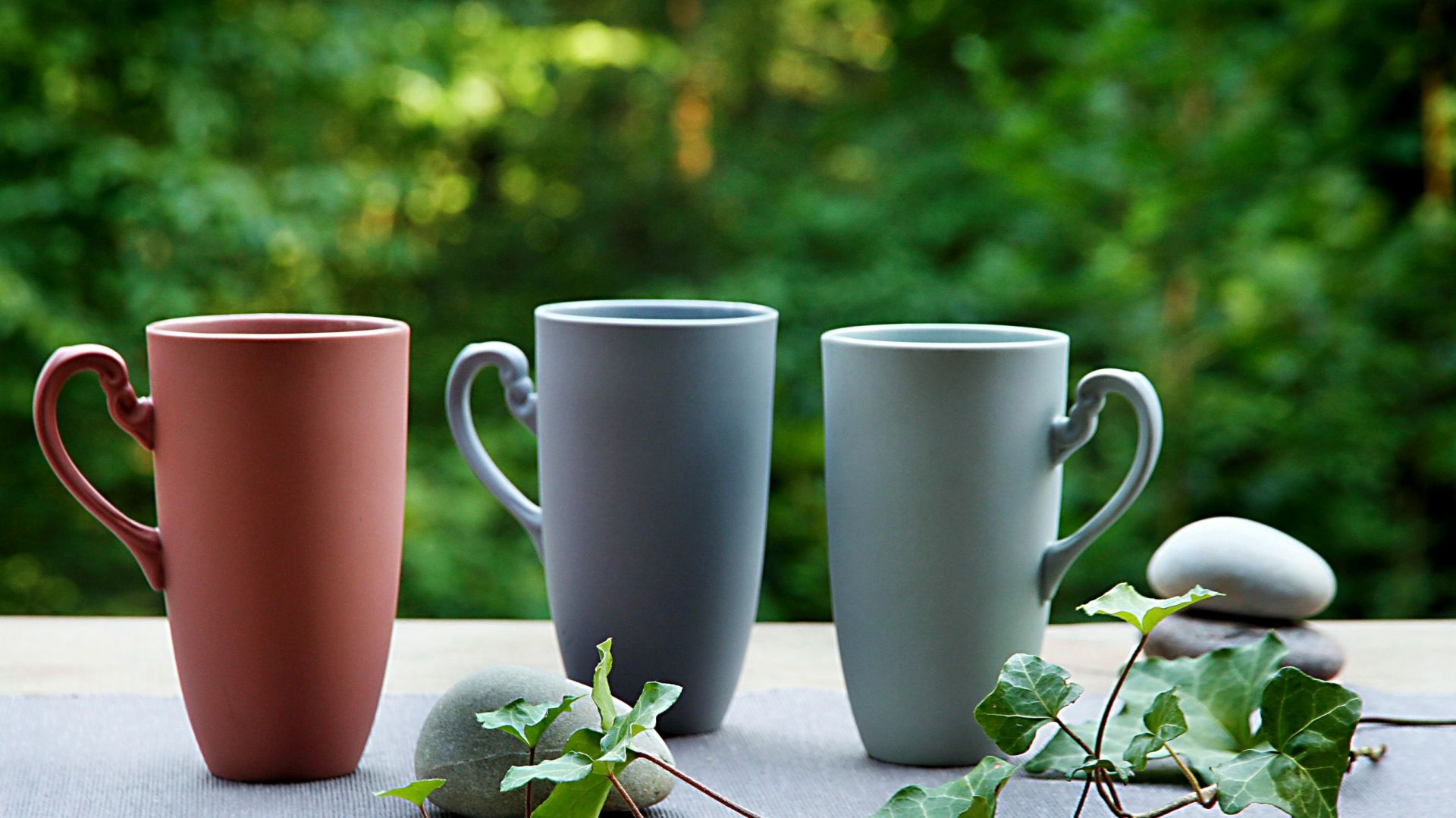 Kubki z kolekcji Nectar Ćmielów Design Studio dostępne w kilku kolorach. Cena: 56 zł/szt. Fot. Ćmielów