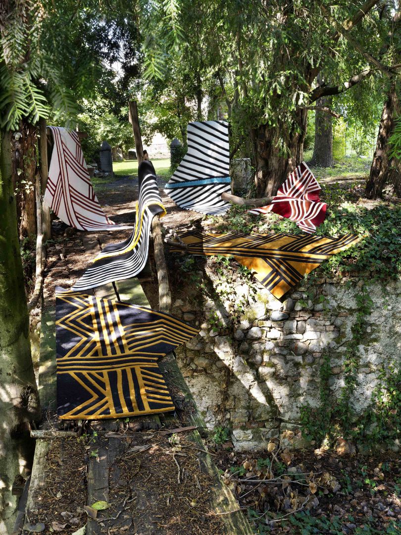 Carpet Edition kolekcja Siamo Tutti Uno projekty Urihi Black, Kyrin Gold, Memby Yellow Exas Blue, Urihi Red, Kyrin White