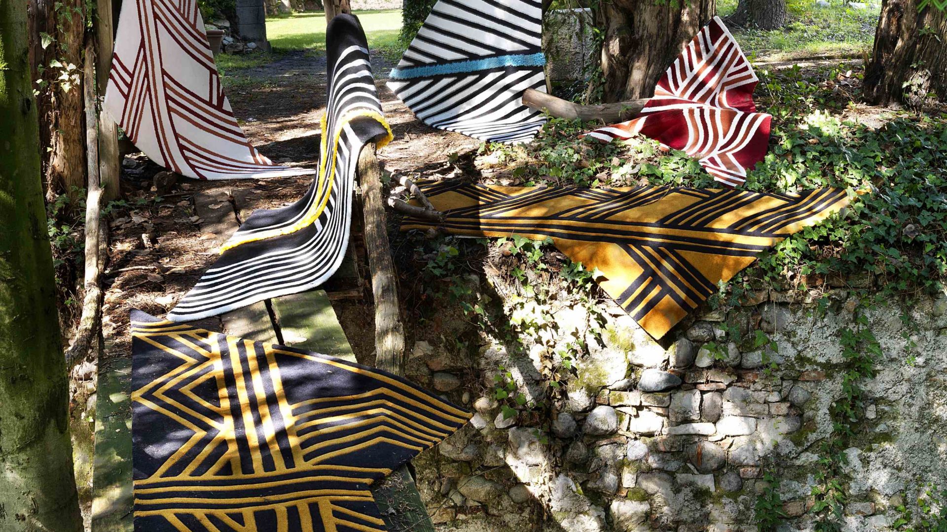 Carpet Edition kolekcja Siamo Tutti Uno projekty Urihi Black, Kyrin Gold, Memby Yellow Exas Blue, Urihi Red, Kyrin White