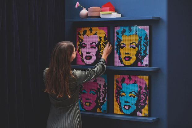 Od sierpnia w sklepach pojawi się nowa propozycja Lego, skierowana do dorosłych pasjonatów popkultury, która zachęca do kreatywnego tworzenia własnych dzieł sztuki. Motywem przewodnim poszczególnych zestawów są bohaterowie komiksów Marvela, Gw