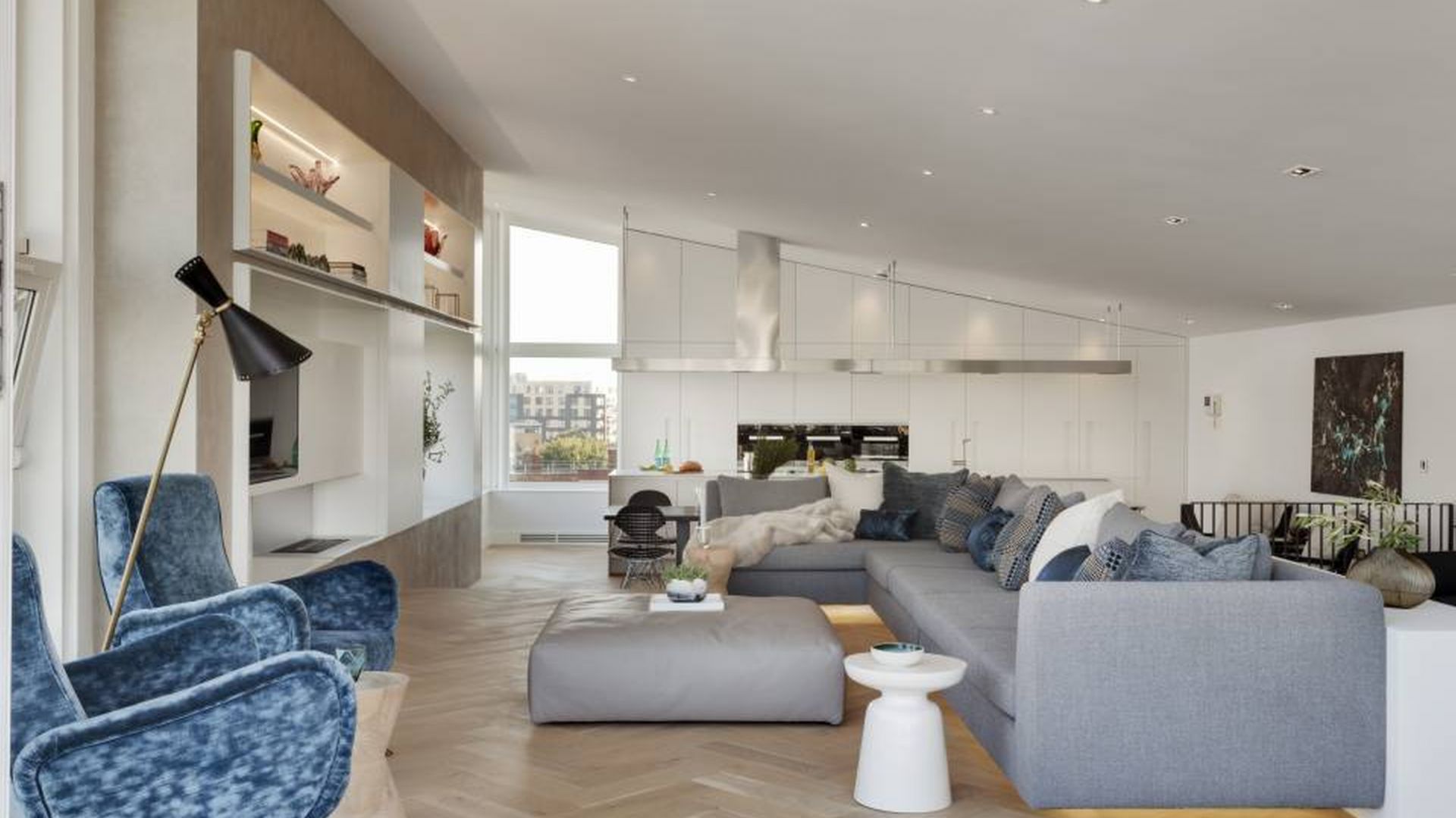 Piękny apartament z widokiem na rzekę. Projekt Paul Lower – FORMstudio. Materiały HI-MACS® S028 Alpine White. Zdjęcia Bruce Hemming Photography.