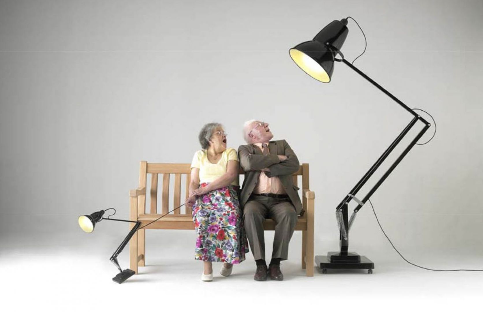 Lampa Giant marki Anglepoise. Projekt: Kenneth Grange. Przyciąga wzrok swoimi niestandardowymi rozmiarami, jednakże jest bardzo stabilna. Cena: ok. 17 tys. zł (sklep Anotherdesign.pl). Fot. Anglepoise