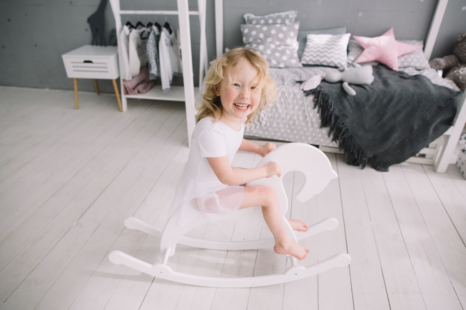 Konik został pomalowany emalią Beckers Designer Universal w kolorze białym. Fot. Beckers