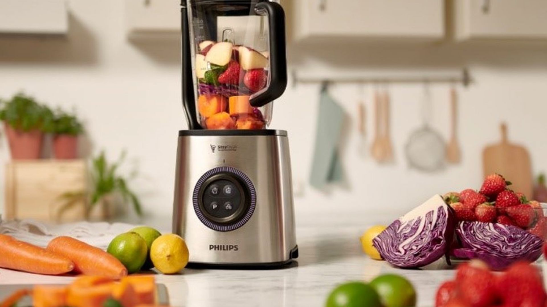 Do przygotowania wartościowych koktajli najlepsze są blendery kielichowe takie jak blender próżniowy Philips HR3752/00, który wysysa tlen z kielicha przed rozpoczęciem blendowania, pozwalają zachować świeżość koktajlu aż przez osiem godzin. Cena: 1.169 zł. Fot. Philips