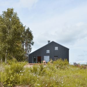 Dom jest prosty, funkcjonalny i ekonomiczny. Projekt i zdjęcia: architekt Grzegorz Layer