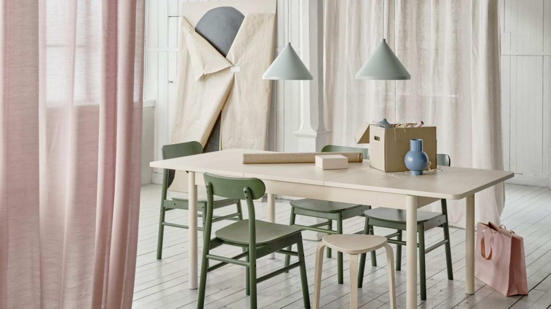 Stół rozkładany RÖNNINGE. Cena: 999 zł. Fot. Ikea