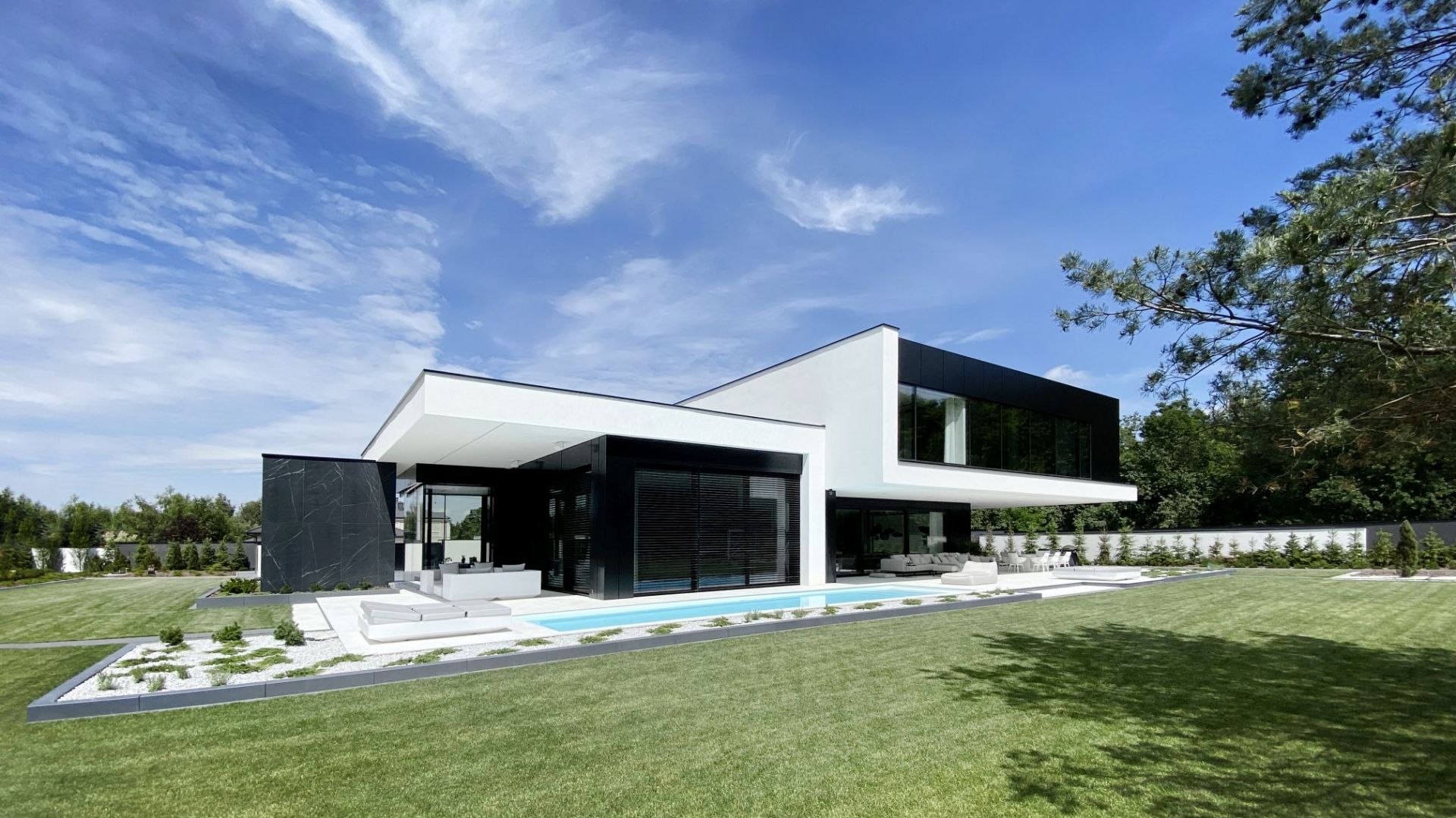 RE Black Mirror House. Projekt: REFORM Architekt