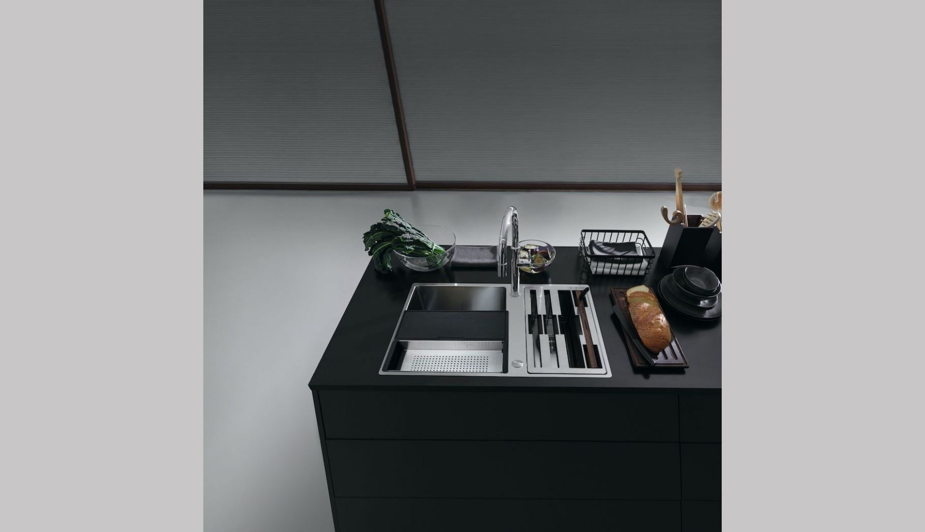 Zlewozmywak Box Center jest teraz dostępny w dwóch dodatkowych wersjach. Pierwszym jest model do podbudowy, który ma szerokość 82 cm. Drugim wariantem jest model o długości 79 cm. Dostępny w ofercie firmy Franke. Cena: ok. 5.300 zł. Fot. Franke