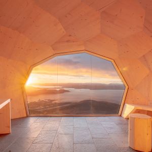Dom dla turystów w norweskim Hammerfest. Projekt: SPINN Arkitekter. Zdjęcia: Tor Even Mathisen
