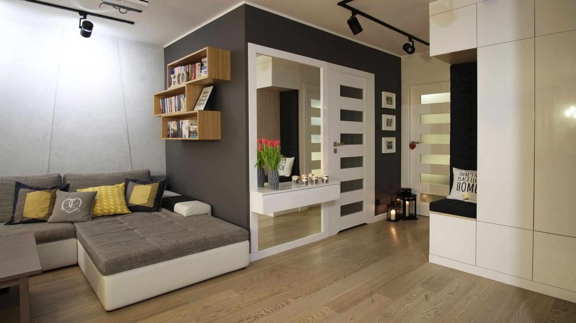 Funkcjonalny przedpokój. Projekt: 4Rooms Studio. Zdjęcia: Zofia Roszkowska