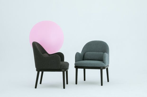 Nowość Nobonobo ma ciekawą organiczną formę. Miękkie linie fotela projektu Tomka Rygalika wyróżniają go pod względem estetycznym, jak również nadają mu bezprecedensową ergonomię.
