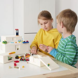 Nowa kolekcja Lego i IKEA dostępna w sklepach od 1 października. Ceny: zestaw 3 małych pudełek - 39,99 zł, duże pudełko - 59,99 zł, klocki (200 elementów) - 69,99 zł. Fot. IKEA