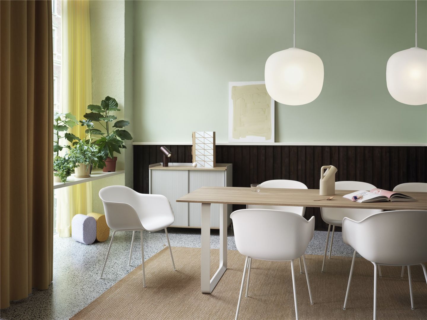 Kolekcja lamp Rime została zaprojektowana przez studio TAF dla marki Muuto. Na zdjęciu: lampa o największej średnicy 45 cm, cena od 895 zł za najmniejszy model. Fot. Muuto