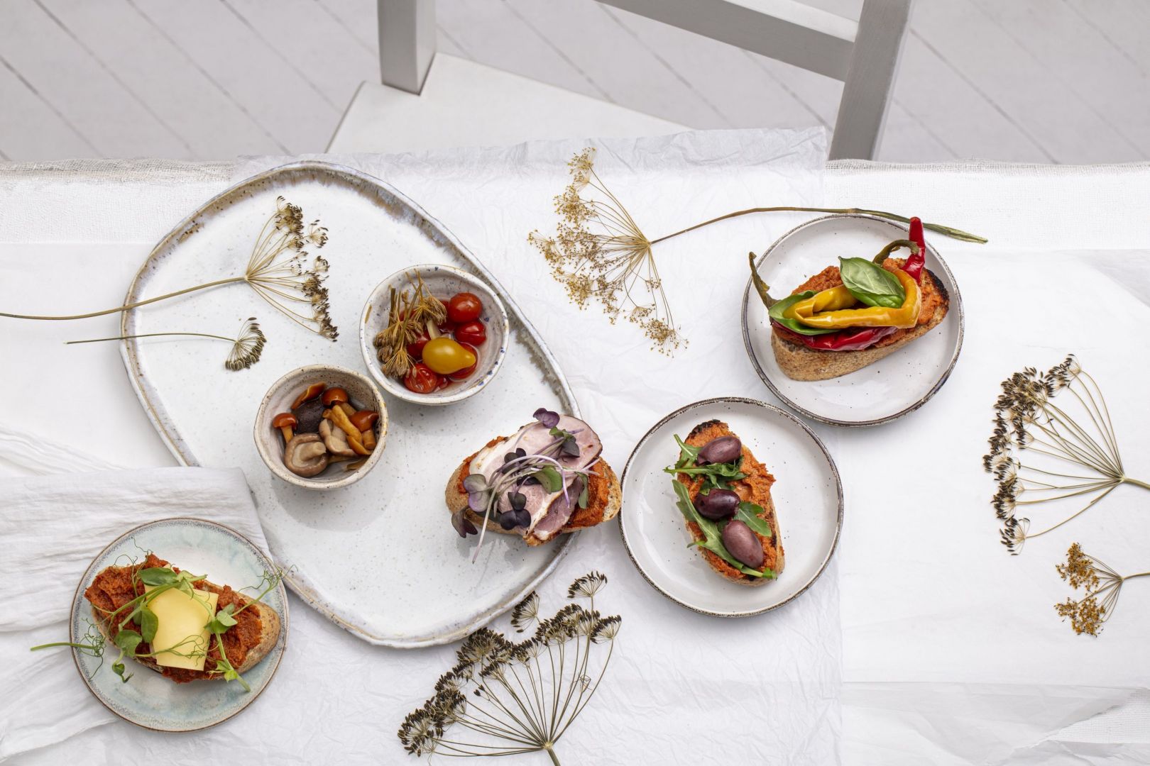 Kanapeczki w stylu finger food z pastą warzywno-mięsną. Fot. ZM Pekpol