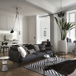 Architekt wnętrz Monika Goszcz zaprojektowała apartament w przedwojennej warszawskiej kamienicy tak, by ujmował nieoczywistym pięknem i doskonałą funkcjonalnością. Projekt Goszczdesign. Fot. Piotr Mastalerz 