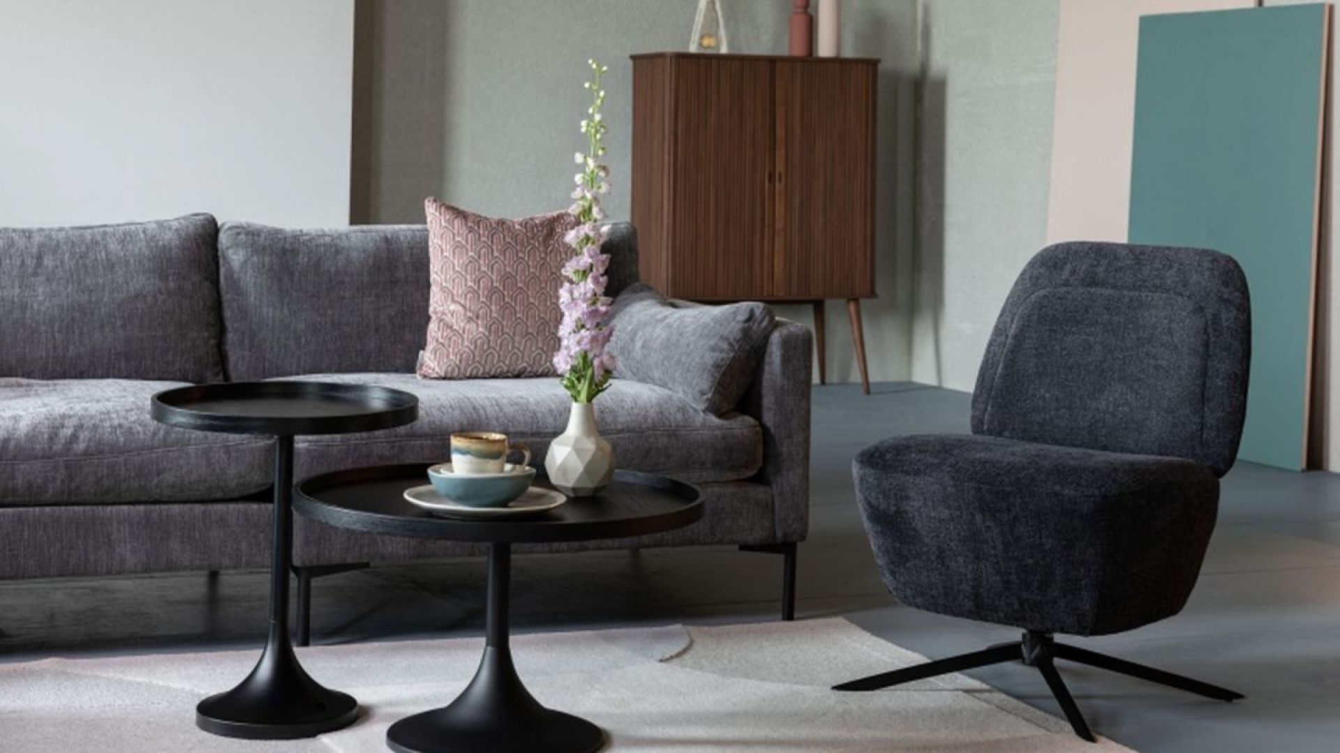 Fotel w salonie: 5 świetnych, nowoczesnych modeli