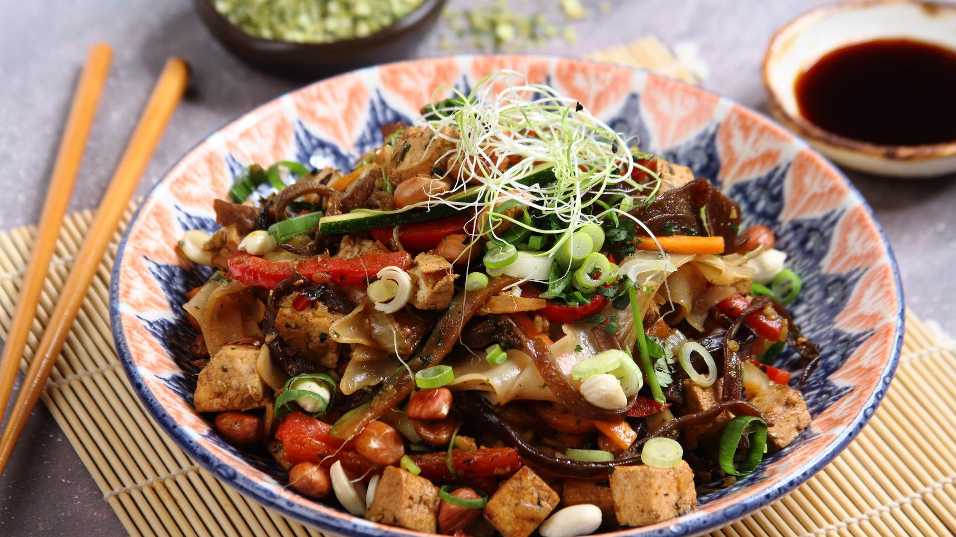 Makaron po syczuańsku z tofu. Fot. Knorr